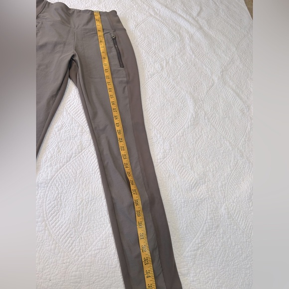 Athleta Headlands Hybrid Tight Pant in Shale (grey) size 4. Nice shape - Picture 13 of 16